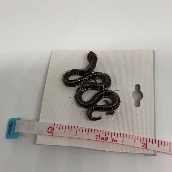 Women’s Brooch Snake 2” x 1.5” Eyes Glassy Eyes Brassy Trim Pin - Picture 7 of 8